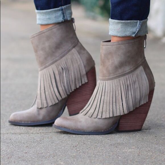 Very Volatile Khloe Taupe Fringe Ankle Boot Size 7.5 - Picture 1 of 8